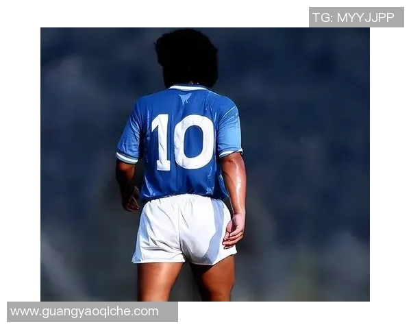 八位经典足球球星形象集合 展现传奇风采与赛场魅力 八位经典足球球星形象集合 展现传奇风采与赛场魅力