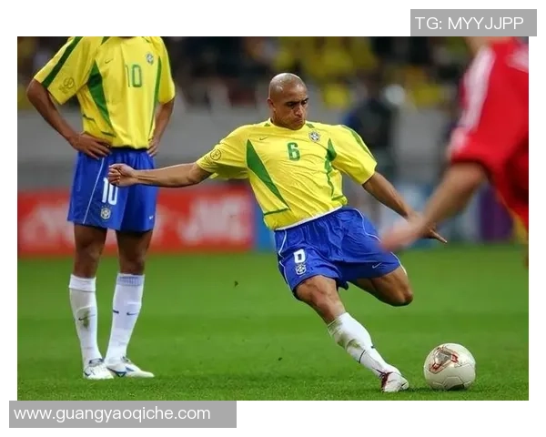 全球退役足球后卫球星排名揭晓 这些传奇人物永载史册