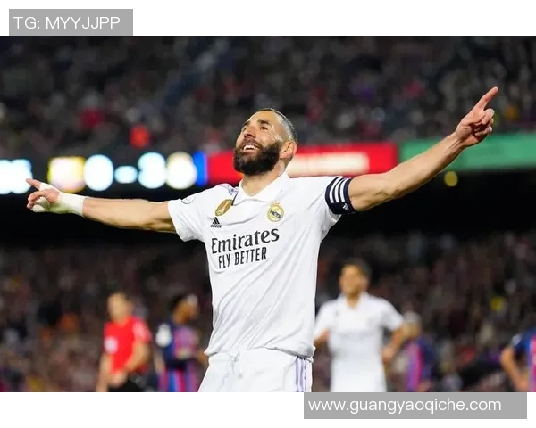 本泽马足球五星球星卡珍藏版评析：传奇前锋的闪耀瞬间与历史价值