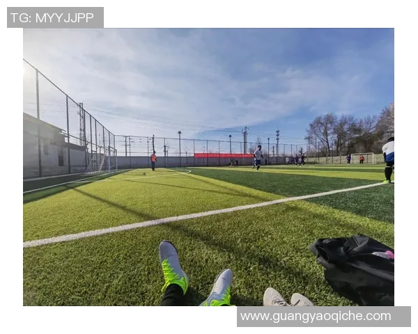 模仿球星技巧视频挑战掌握顶级足球动作轻松变身球场巨星