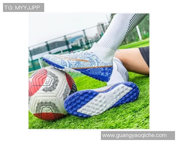 球星同款足球鞋碎钉设计揭秘如何提升球场表现与舒适度 球星同款足球鞋碎钉设计揭秘如何提升球场表现与舒适度